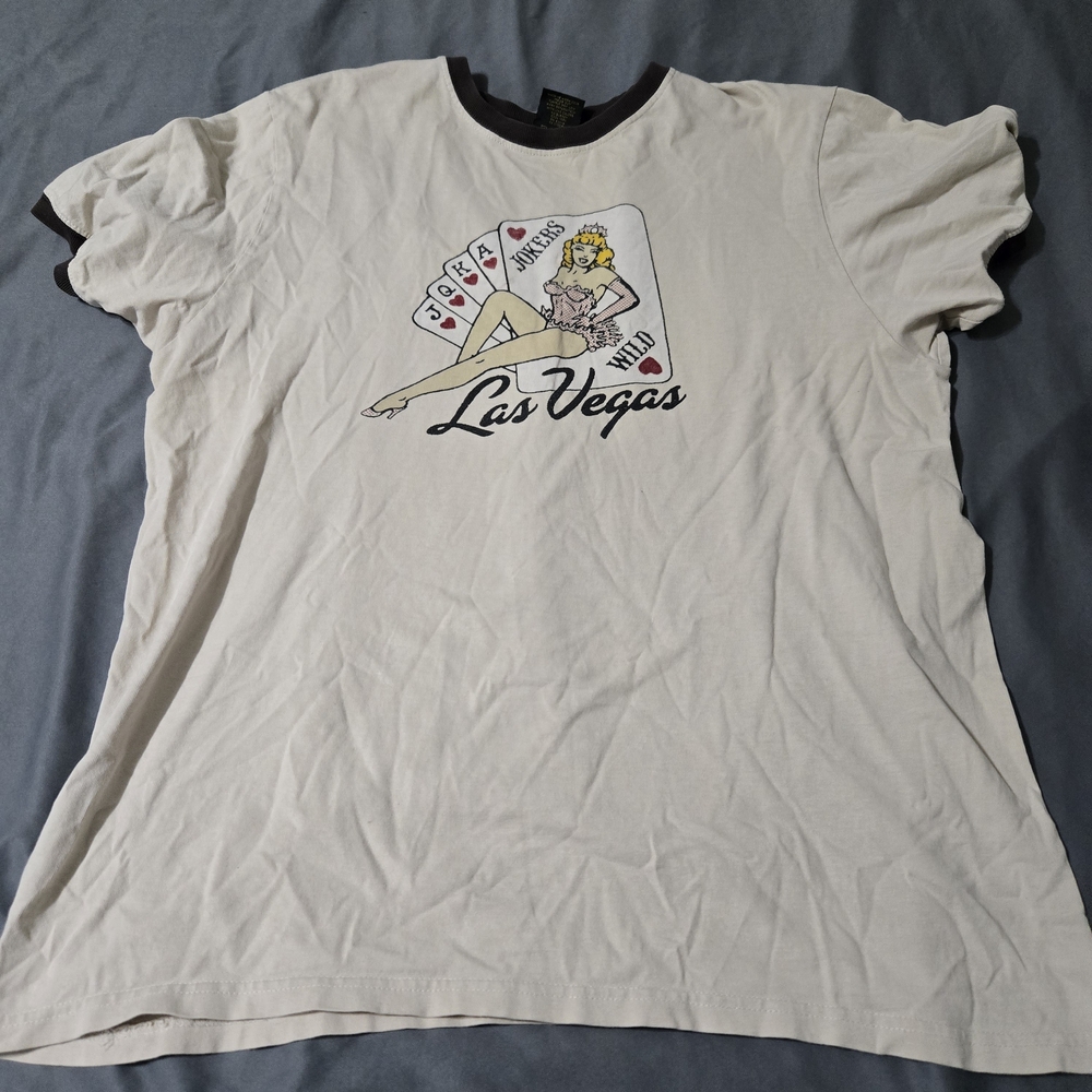 Lucky Brand Las Vegas Men's Print T-shirt size Large Poker Cards Pin Up Girl Tan